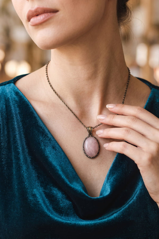 Pembe Kuvars Taşlı Otantik Oval Gümüş Kadın Kolye Ucu 4,5 gr
