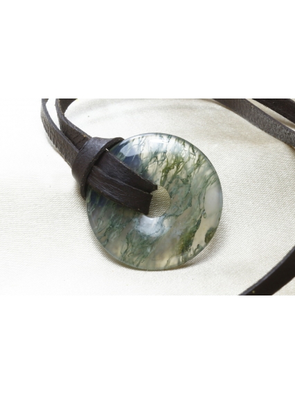 Aytaşı Faset Kesim Kolye - Gizem ve Saflığın Işıltısı | Mavi Işıltılı