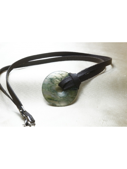 Aytaşı Faset Kesim Kolye - Gizem ve Saflığın Işıltısı | Mavi Işıltılı