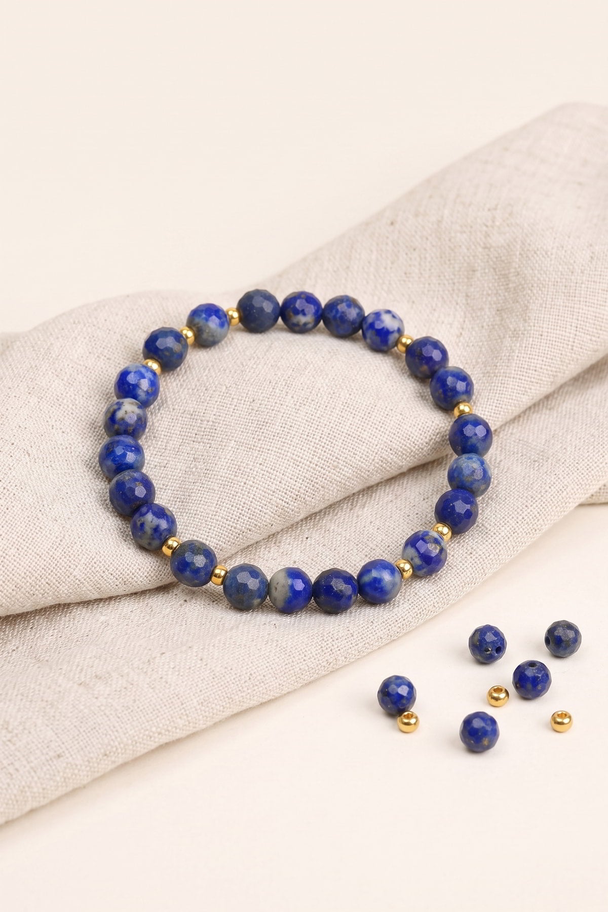 Lapis Lazuli Faset Kesim Gold Detaylı Kadın Bileklik